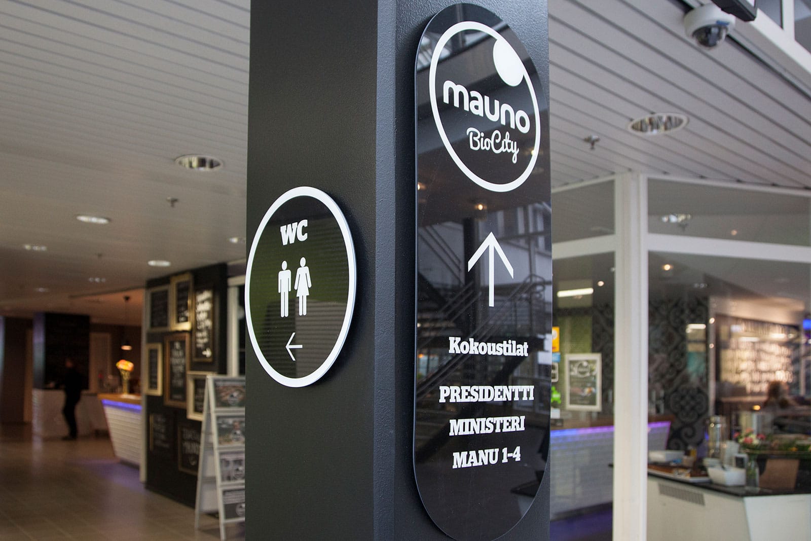 Maunon opasteita biocityssä turun kupittaalla